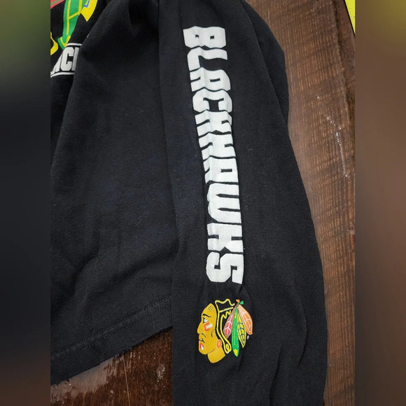 🏒 Chicago Blackhawks Long Sleeve Crewneck Tshirt in size Small - Picture 6 of 10